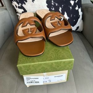 Gucci cut out slide sandal — Cuir